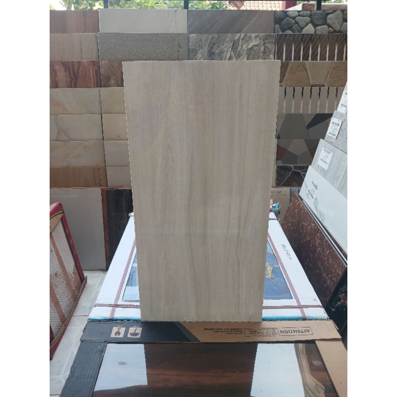 Keramik Dinding Ukuran 30x60 Century Grey