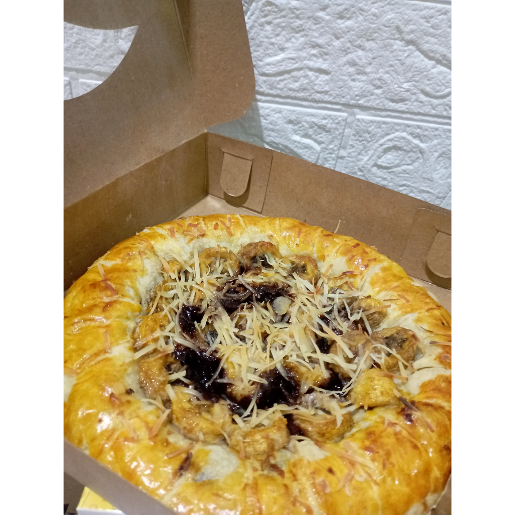 

BOLEN PIZZA PISANG BOLEN PIZZA OLEH-OLEH BANDUNG KUE CEMILAN PASTRY