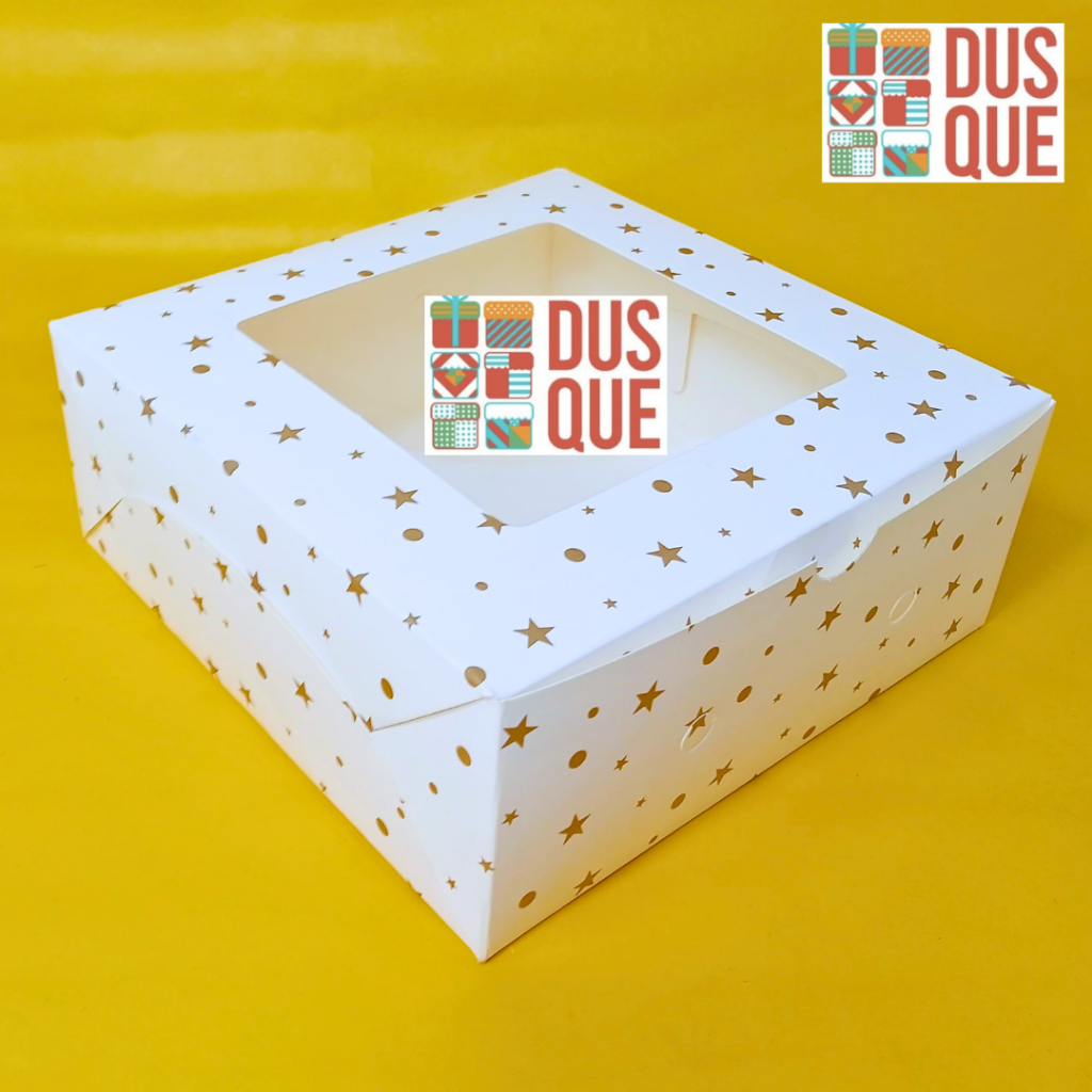 

Dus Kotak Kue Ivory Motif 15x15x7cm Motif Polkadot Bintang Emas Ivory Premium Jendela Box 15 x 15 x 7 (10 Pcs)