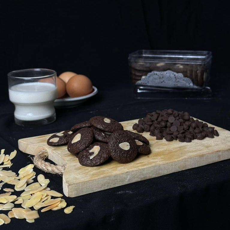 

Kue Kering Brownies Cookies Cokelat Almond Crispy Renyah dan Crunchy by RaMaChef