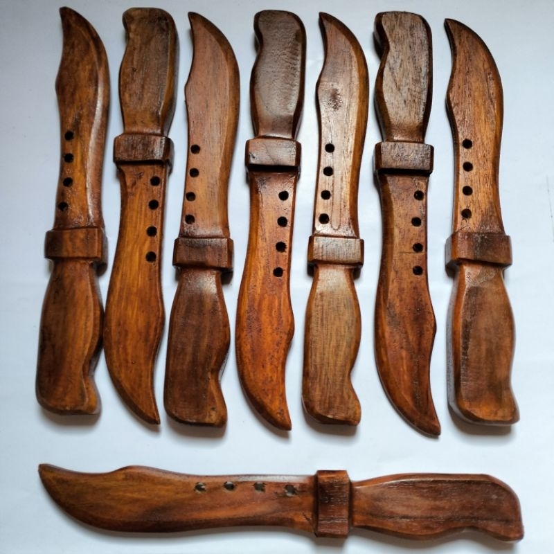 Belati Kayu Alat Untuk Peraga Latihan Silat Olahraga Seni Beladiri/Belati