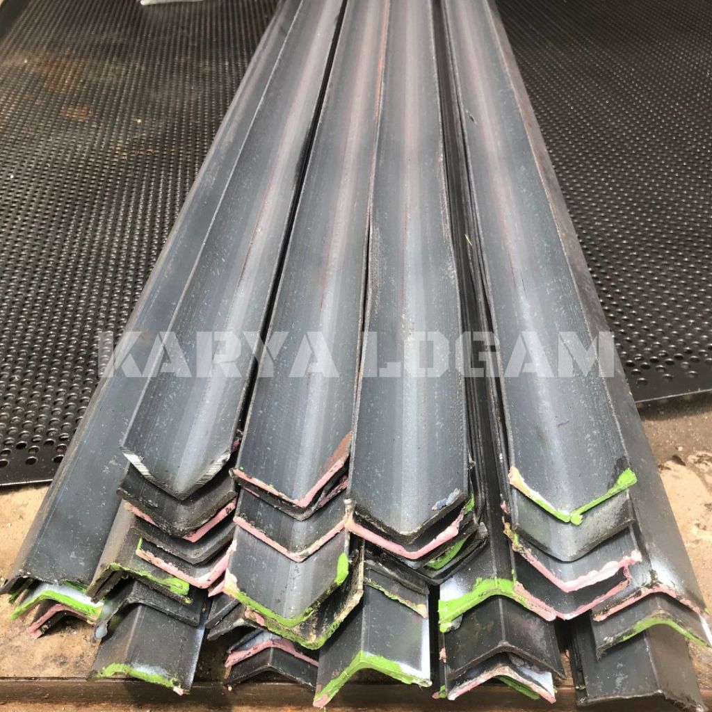 Siku Besi 3 x 3 cm Besi Siku / Angle Bar / Bar Siku