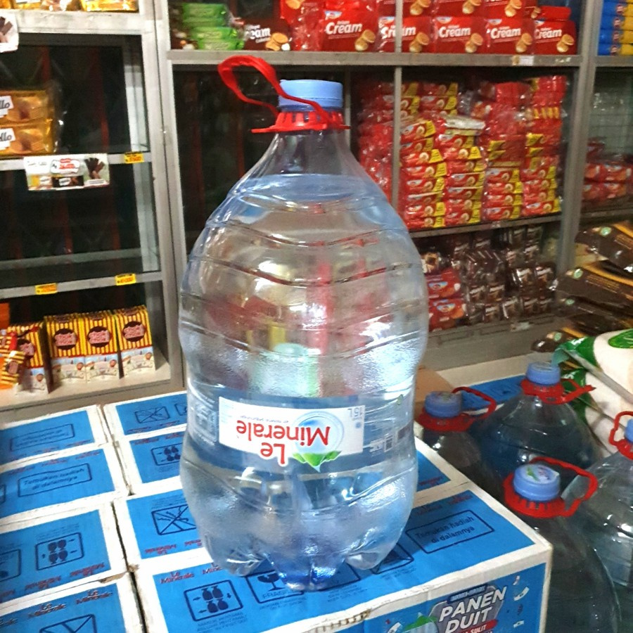 

GALON 15LITER - LEMINERAL AIR MINERAL PET LE MINERALE 15 liter AIR MINUM LEMINERALE / GOJEK ONLY