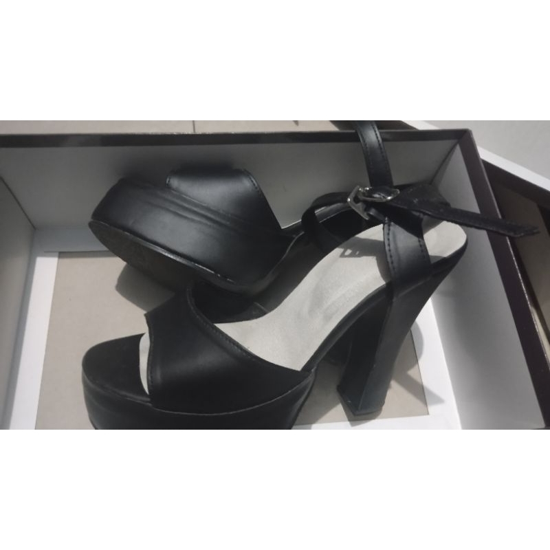 PRELOVED HEELS HITAM 12 CM