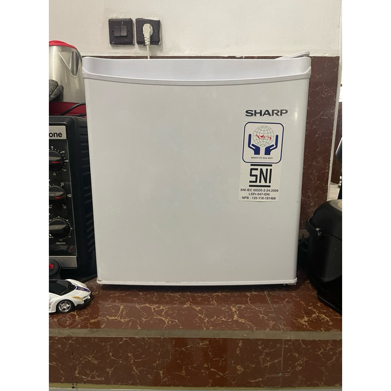 kulkas sharp 1 pintu 50 liter second bagus