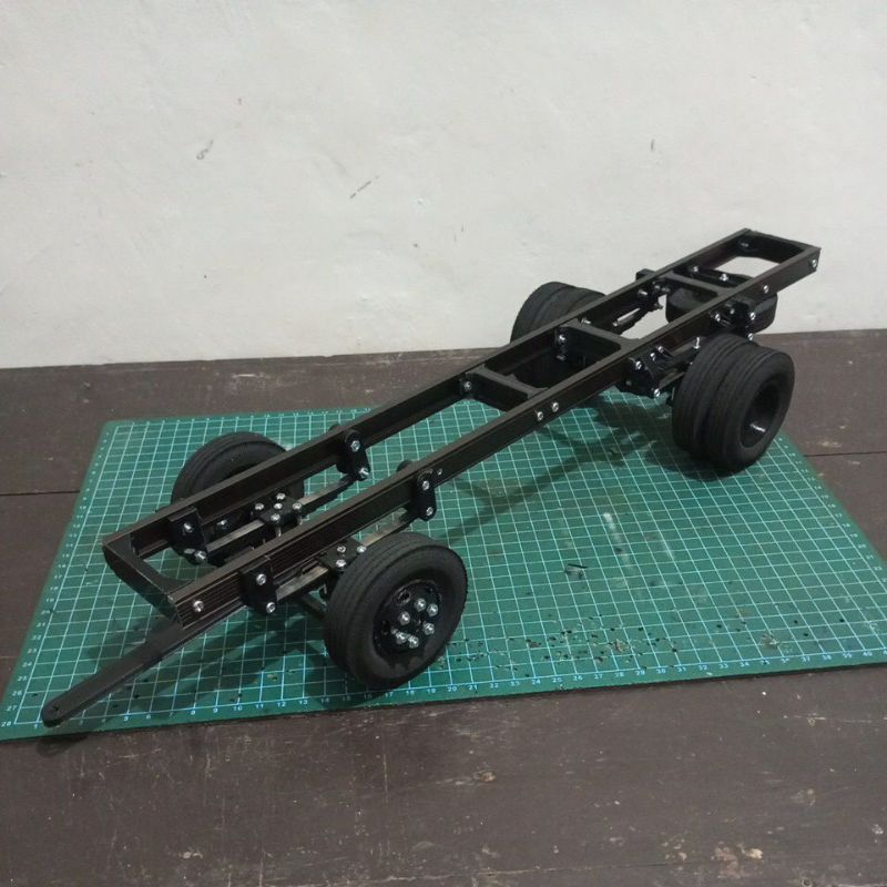 chasis truk skala 12  miniatur tarikan canter/giga MURAH BERKUALITAS