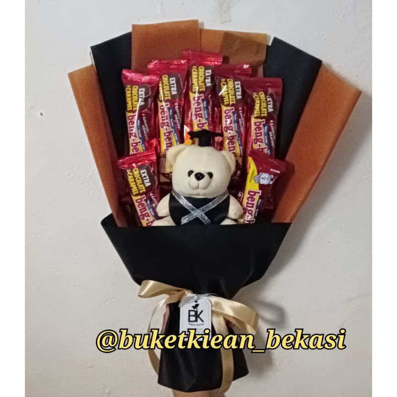 

buket Snack boneka wisuda/ buket beng beng / buket wisuda / buket jajan / buket TK / hadiah kelulusan