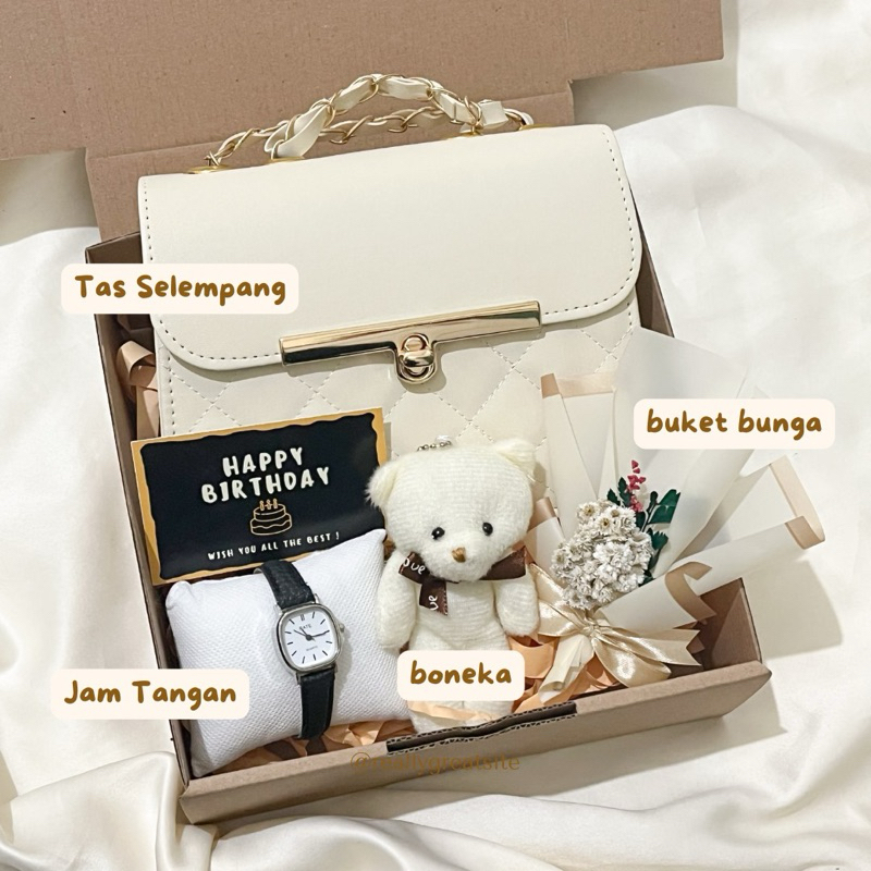 

Hampers kado Cewek Murah / hadiah Wisuda/ Kado Ulang Tahun Cewek Murah / Gift Box cewek murah