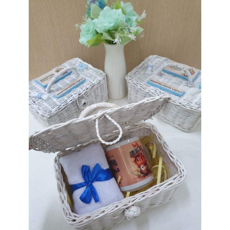 hampers mug dan handuk/koper rotan/souvenir ulang tahun/aqiqah/khitanan/tasyakuran kehamilan/hampers
