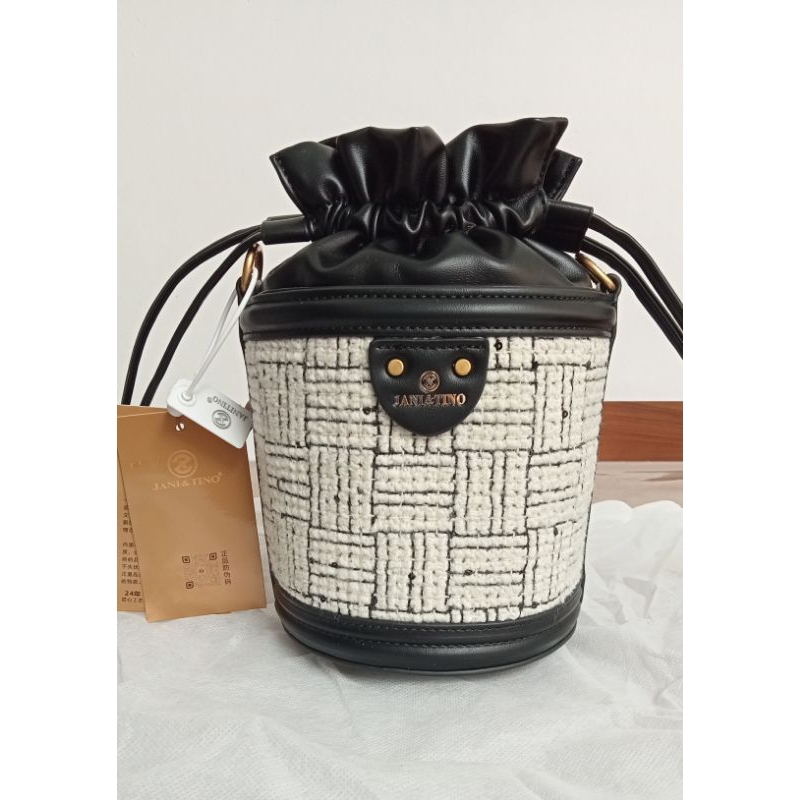 FO Bags Tas Tabung Serut Brand JANI&TINO Unik Wanita Kualitas Premium Model Anyaman Import kd 148