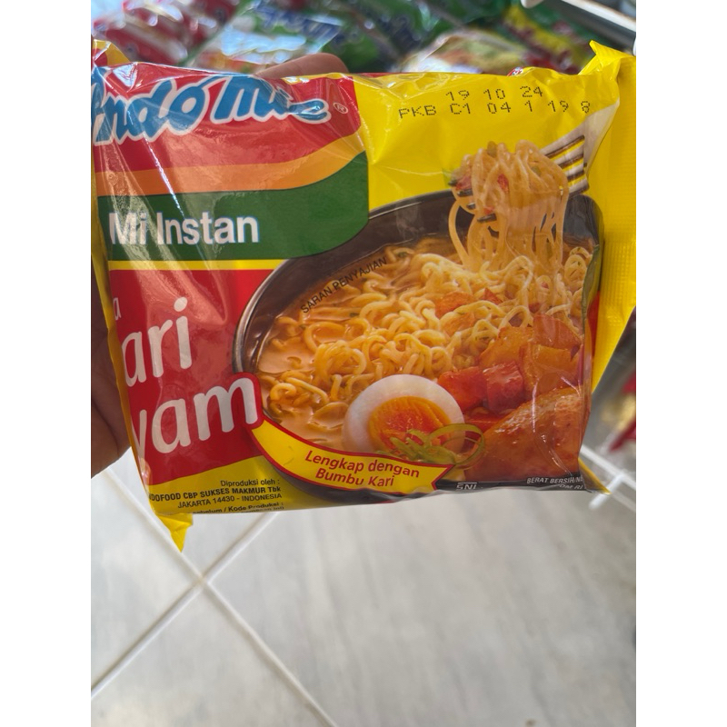 

10 indomie goreng / kari ayam / indomie rendang / mie gaga