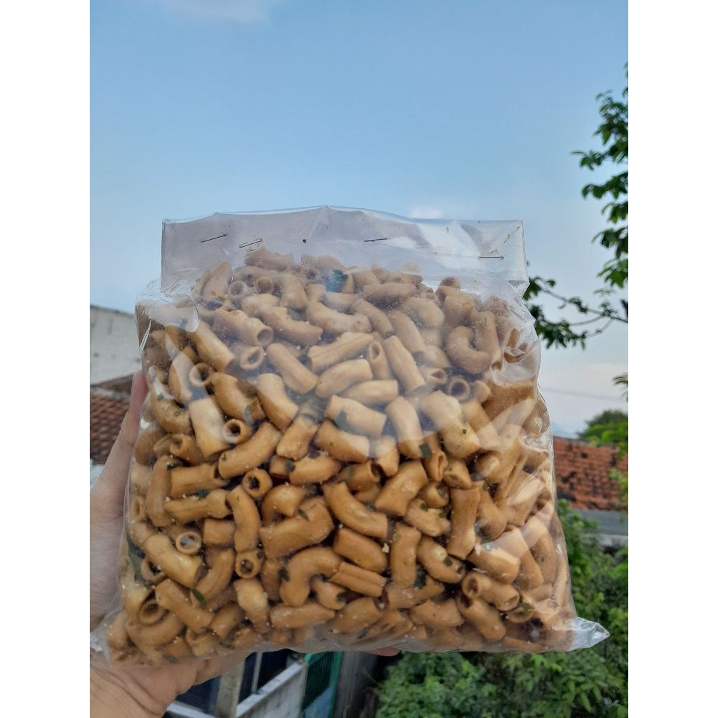 

Makaroni pedas Bantet daun jeruk cabe asli keriuk isi 500 gram