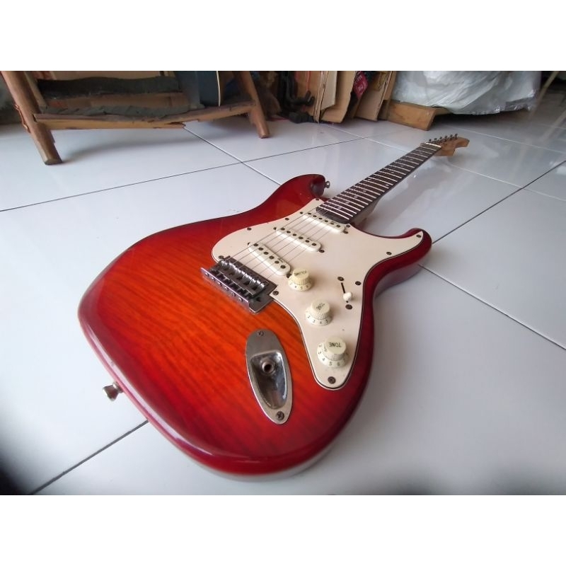 Legacy Stratocaster Top Flame Seri Lawas