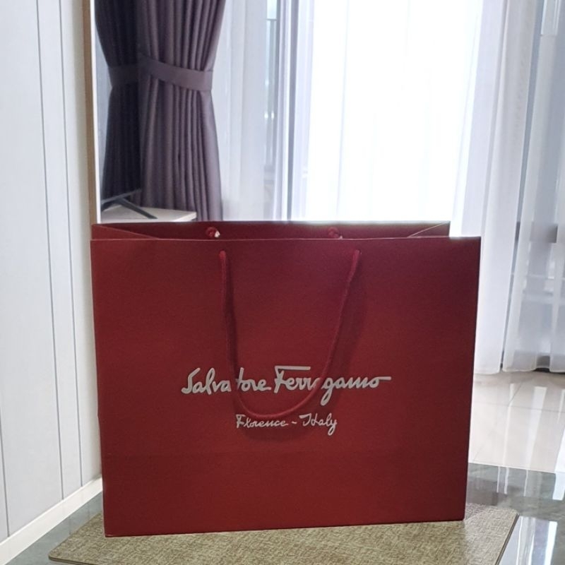 

Paper Bag SALVATORE FERRAGAMO Kantong Belanja Original