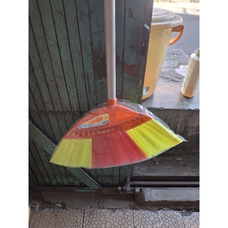 Sapu Gagang Kayu Bahan Plastik / Sapu Plastik / Sapu Bahan Plastik / Sapu Murah