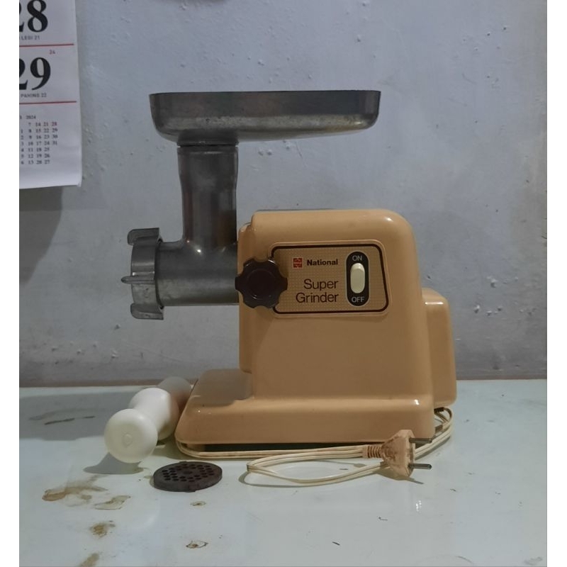 Meat Grinder Elektrik. Alat penggiling daging elektrik second National