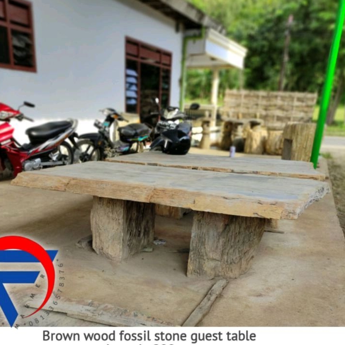Meja tamu batu fosil kayu coklat