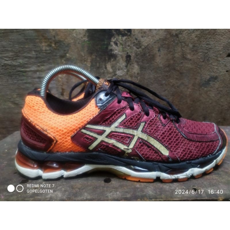 Sepatu Asics Bekas