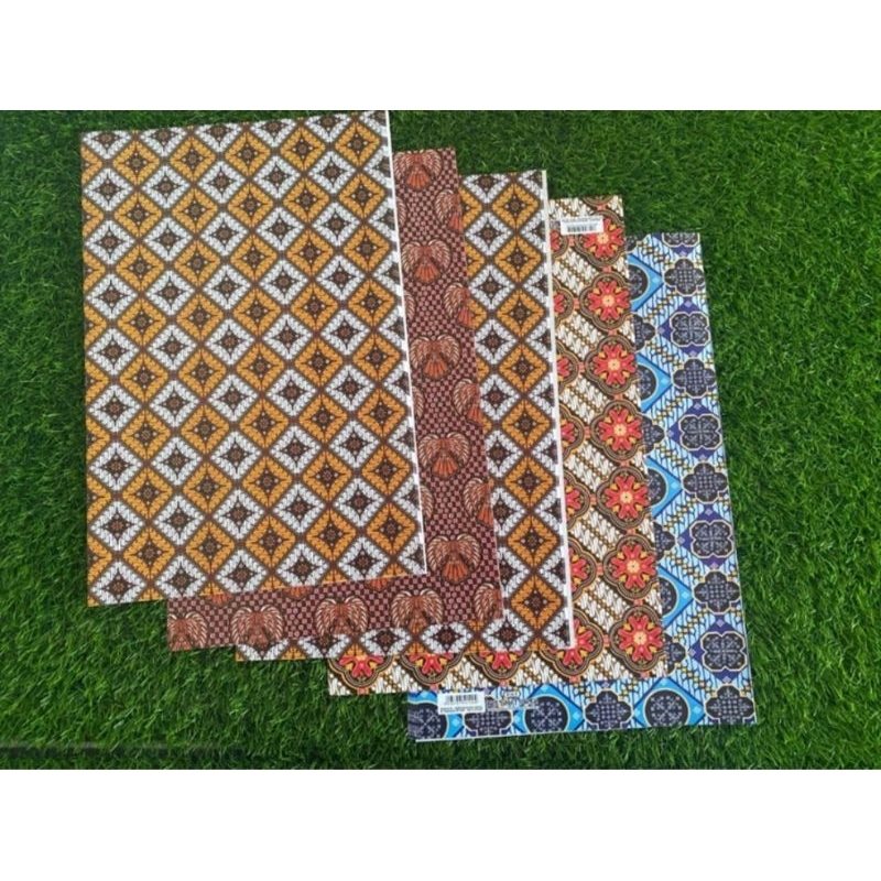 

Kertas Kado KIKY Batik 1 rim (50 Lembar)