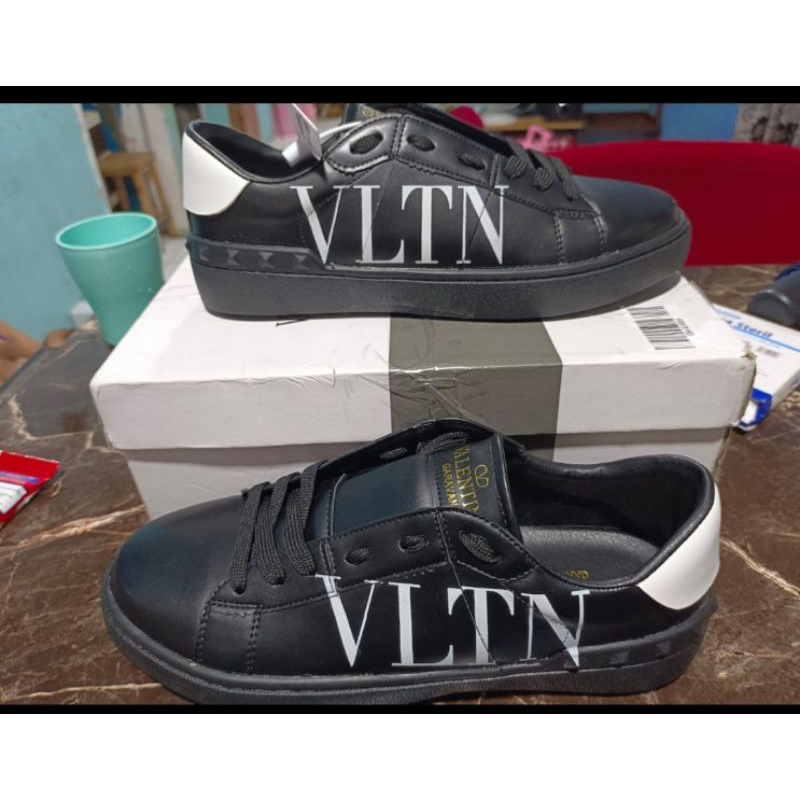 sepatu valentino garavani