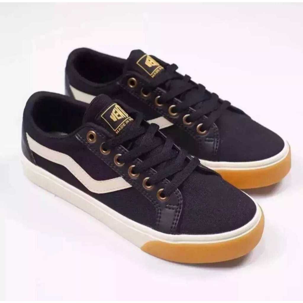 Ventela Republic low Black GUM