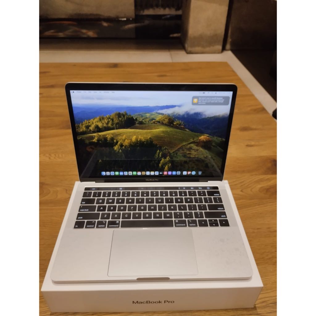 Macbook Pro 13” 2018 Silver Corei5 8GB 512GB  A1989 Mulus Full set