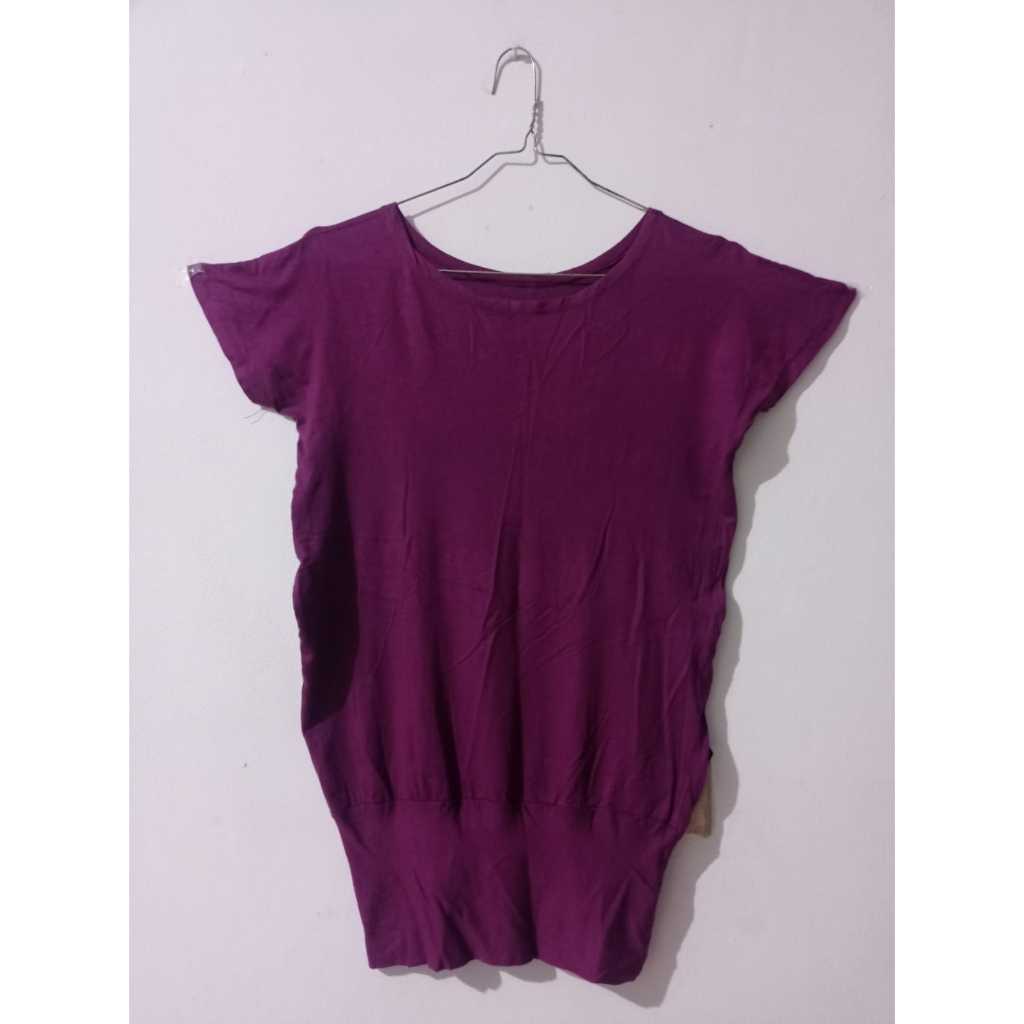 PRELOVED KAOS WANITA LENGAN PENDEK WARNA MAGENTA
