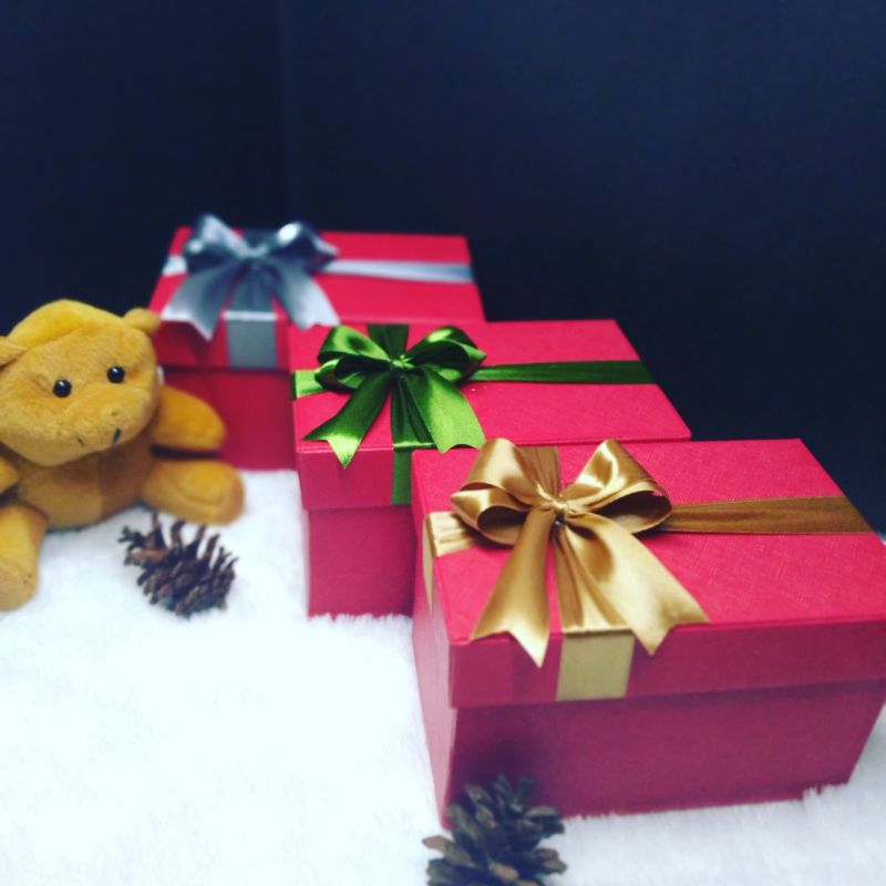 

kotak kado 17x10,5 x 10,5 berpita