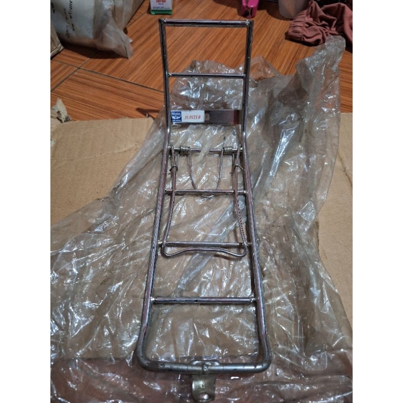 rak bagasi tengah jupiter z old lama