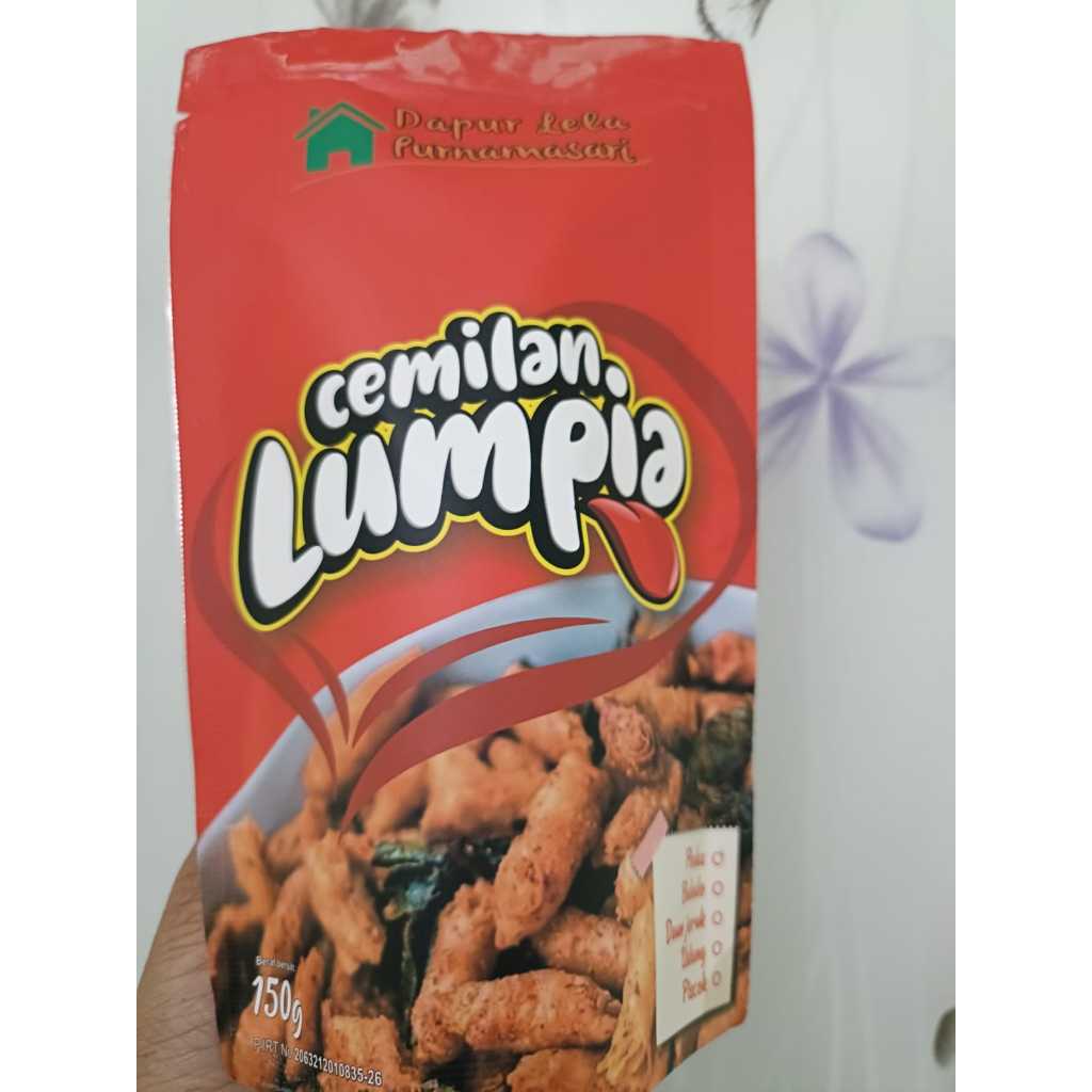 

Cemilan Lumpia, cemilan yang terbuat dari kulit lumpia yang diolah dan diberi bumbu yang khas