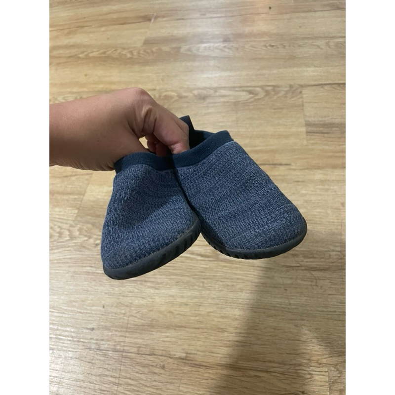 PRELOVED PYOPP gallop barefoot sneakers navy ukuran 24