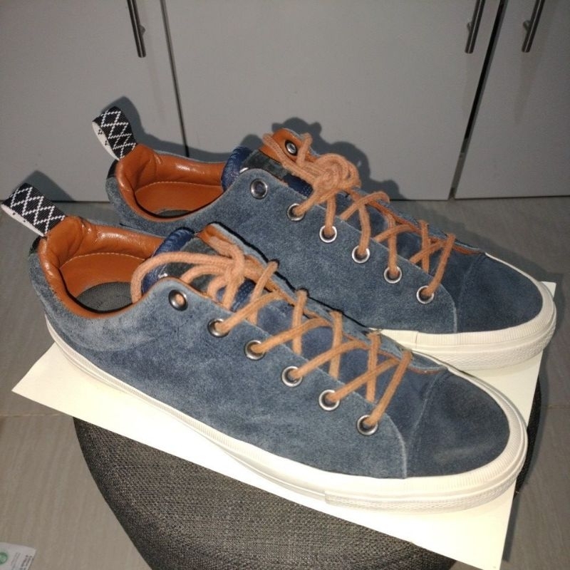 Sepatu Converse Kulit Suede