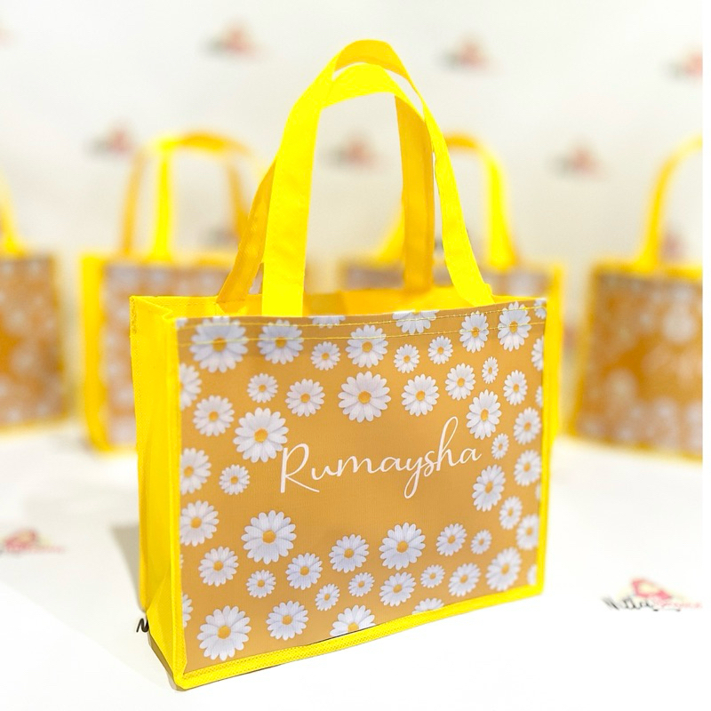 

Goodiebag Souvenir Bridesmaid Wedding Tas Pernikahan Custom Bebas Request FREE DESAIN Custom Nama 1-1