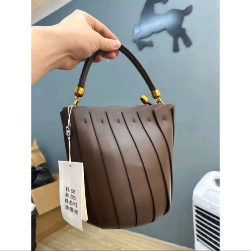 Ready Royal Cuir Kipas Bucket (Coffee)