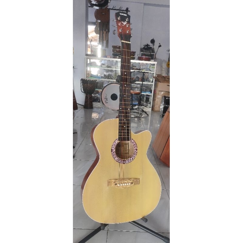 Gitar Yamaha G-325 tanam besi pemula