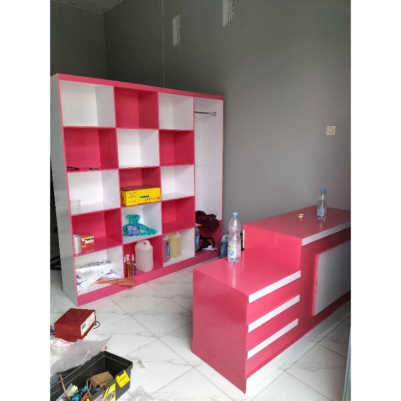 Rak Laundry dan Meja Kasir