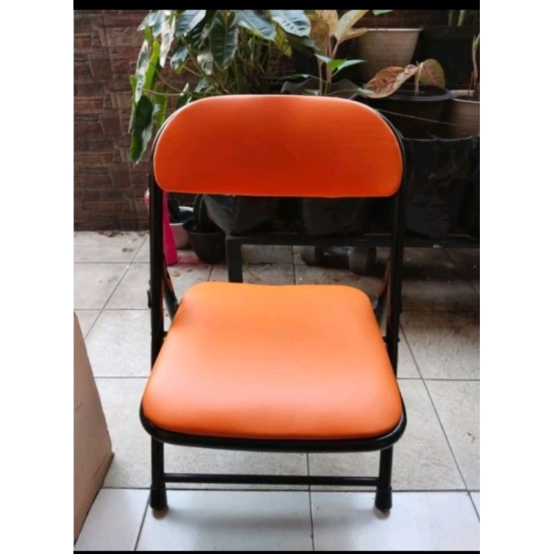 kursi pendek lipat hitam