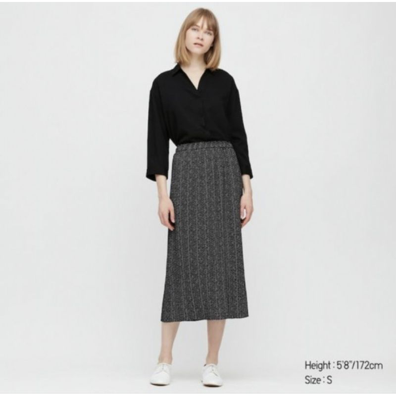 UNIQLO PLEATED POLKADOT SKIRT
