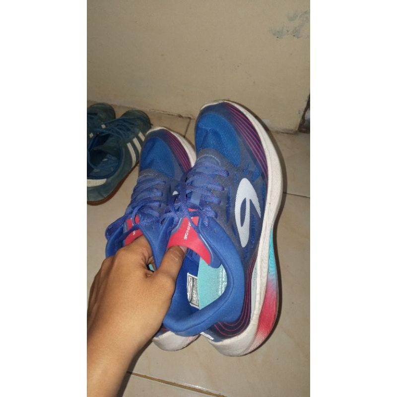 RUNNING SHOES NINETEN preloved