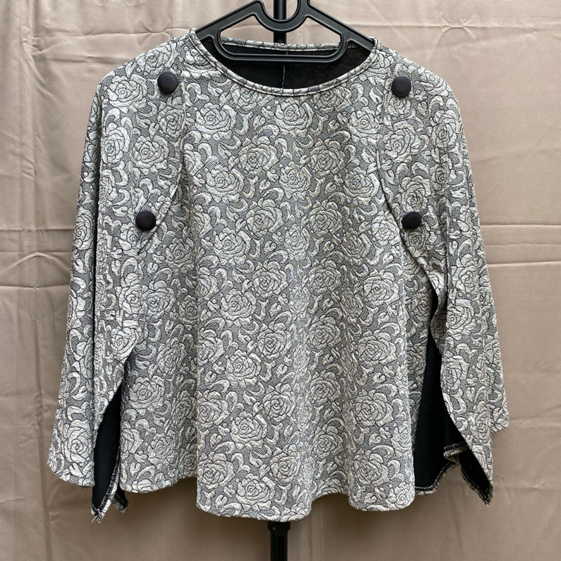 PRELOVED BLOUSE GREY BUNGA MAWAR