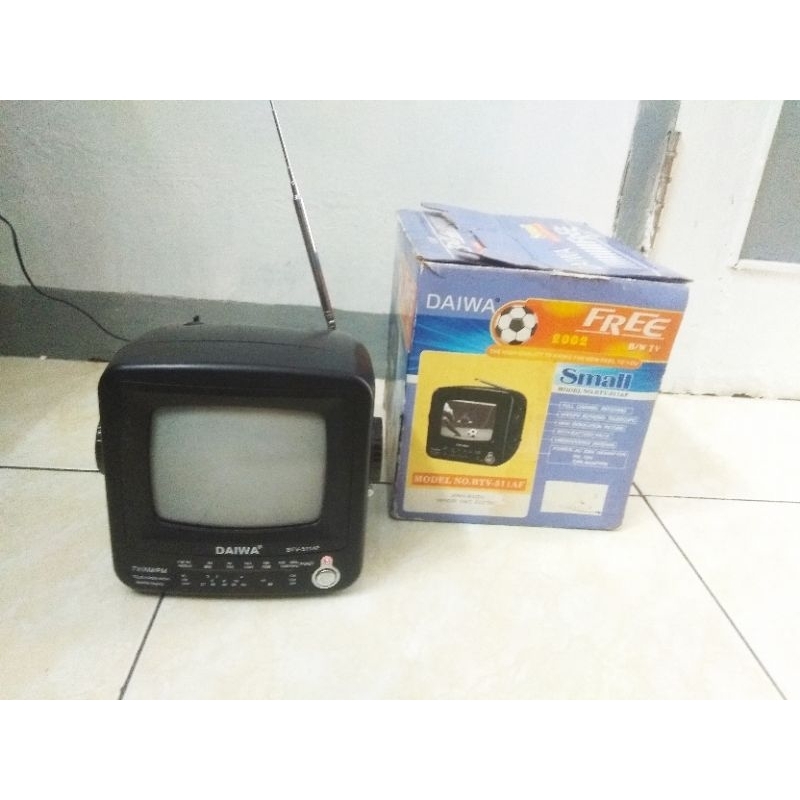 TV mini jadul " DAIWA " 5'5 inc ( Hitam - Putih )