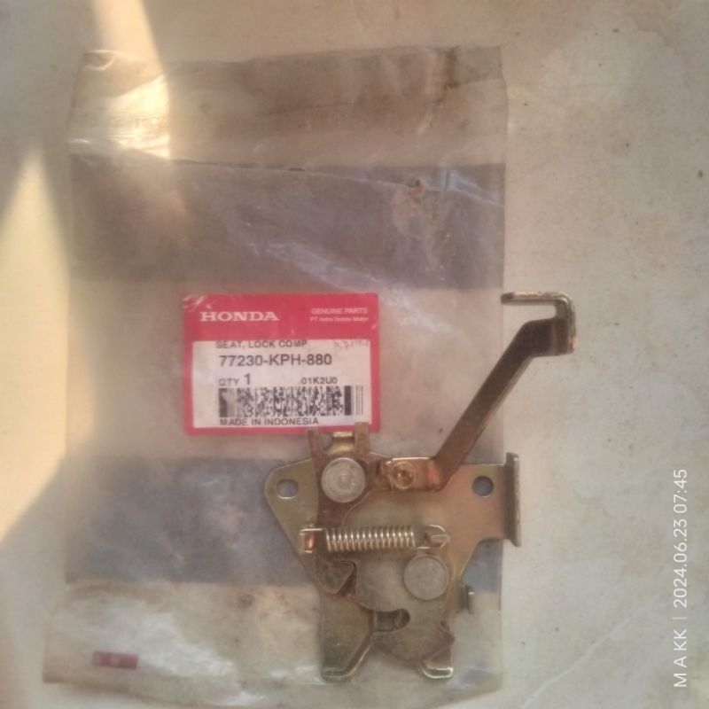 77230 kph 880 dudukan pengait kunci jok seat lock comp Honda karisma original AHM