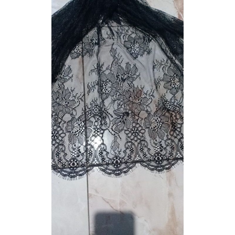 Renda paris lebar hitam