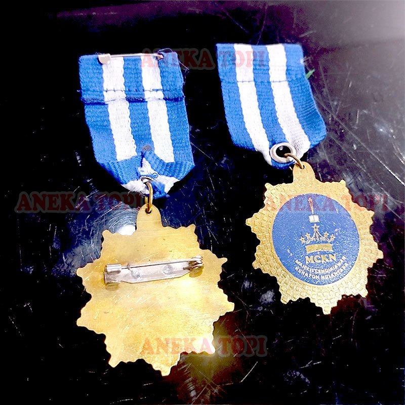 Pin Tanda Jasa MCKN Pin Bintang Jasa Logo Majelis Cendikiawan Keraton Nusantara - Aneka Topi