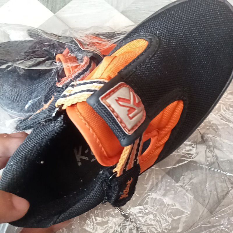 sepatu anak sporty preloved k-zoot