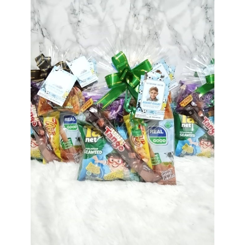 

Paket snack ultah || Bingkisan Snack kekinian || Paket ulang tahun surabaya || Parcel Ultah Tanggo 500
