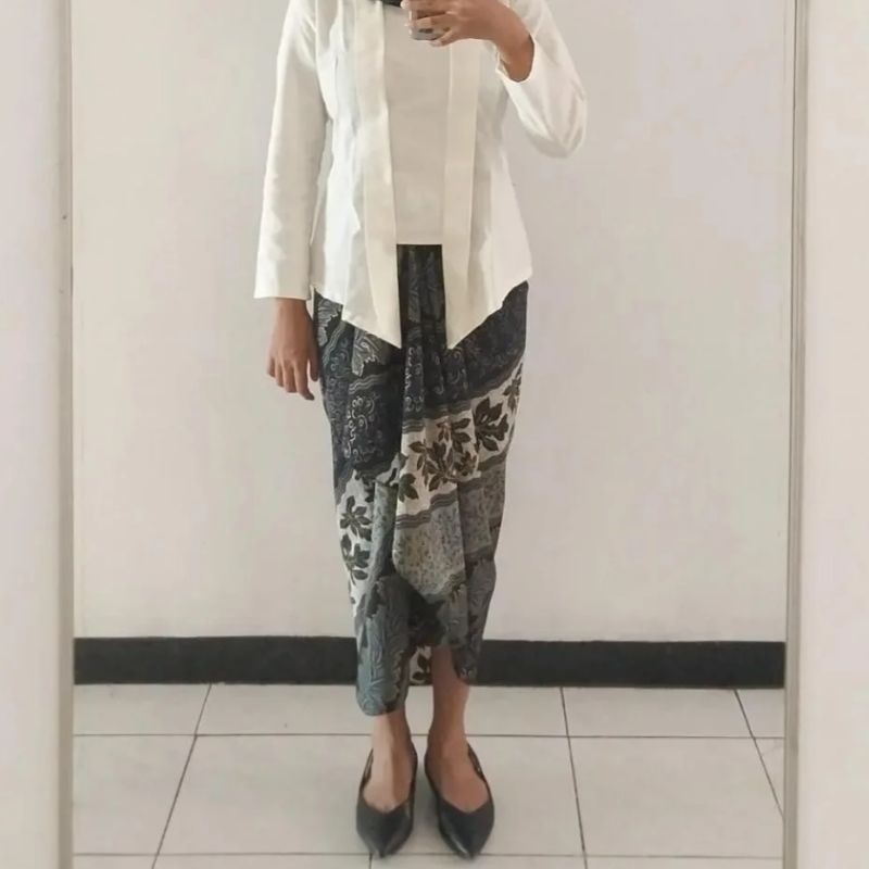 Preloved kebaya kutu baru putih polos