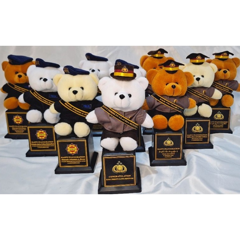 KODE V62C PIALA BONEKA POLISI  BRIMOB FREE MIKA DAN SELEMPANG