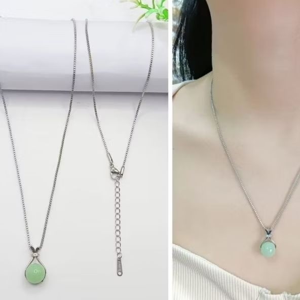 Kalung liontin batu titanium