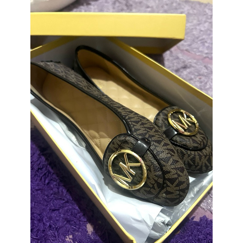 preloved sepatu MK